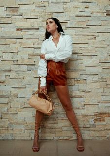 Deborah Secco feet photo thumbnail