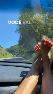 Deborah Secco feet photo thumbnail