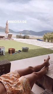 Deborah Secco feet photo thumbnail