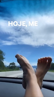 Deborah Secco feet photo thumbnail