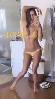 Deborah Secco feet photo thumbnail