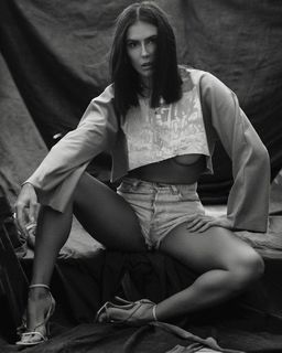 Deborah Secco feet photo thumbnail