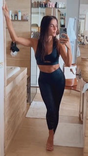Deborah Secco feet photo thumbnail
