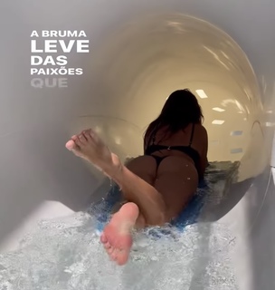 Deborah Secco feet photo thumbnail