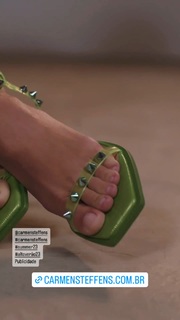 Deborah Secco feet photo thumbnail