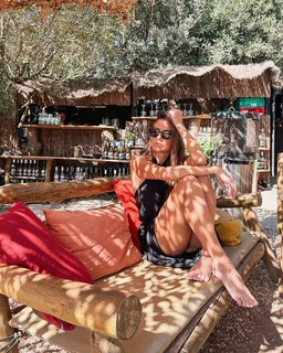 Deborah Secco feet photo thumbnail