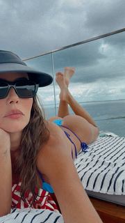 Deborah Secco feet photo thumbnail