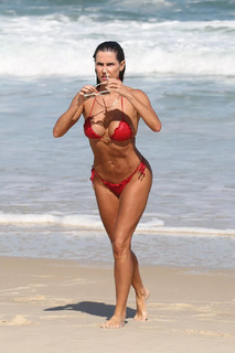Deborah Secco feet photo thumbnail