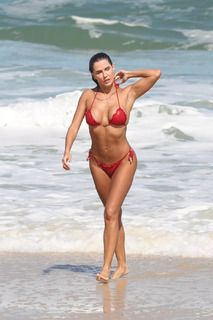 Deborah Secco feet photo thumbnail