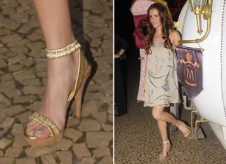 Deborah Secco feet photo thumbnail