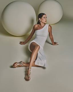 Deborah Secco feet photo thumbnail