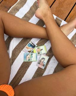 Deborah Secco feet photo thumbnail