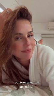 Deborah Secco feet photo thumbnail