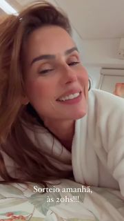 Deborah Secco feet photo thumbnail