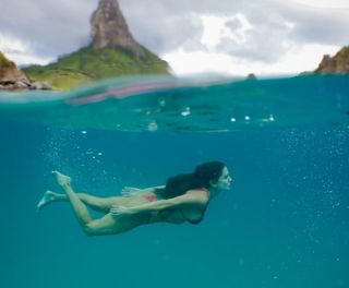 Deborah Secco feet photo thumbnail