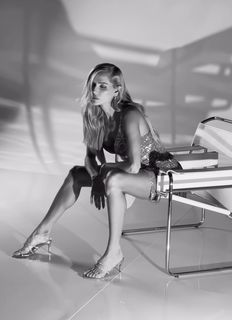 Deborah Secco feet photo thumbnail