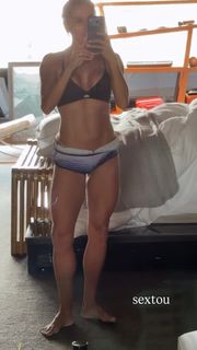 Deborah Secco feet photo 5