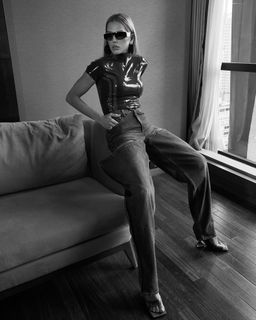 Deborah Secco feet photo 2