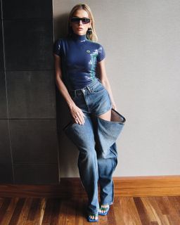 Deborah Secco feet photo 1
