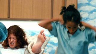 Debra Messing feet photo thumbnail