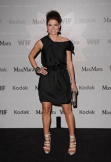 Debra Messing feet photo thumbnail