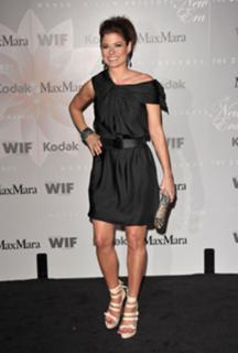 Debra Messing feet photo thumbnail
