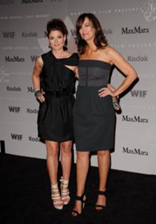 Debra Messing feet photo thumbnail