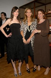 Debra Messing feet photo thumbnail