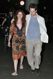 Debra Messing feet photo thumbnail