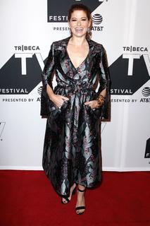 Debra Messing feet photo thumbnail