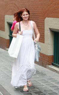 Debra Messing feet photo thumbnail