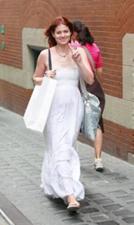 Debra Messing feet photo thumbnail