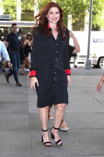 Debra Messing feet photo thumbnail