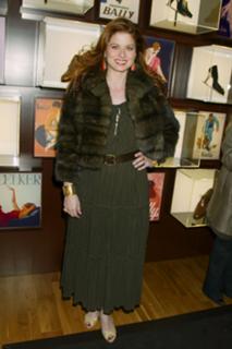 Debra Messing feet photo thumbnail
