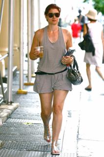 Debra Messing feet photo thumbnail