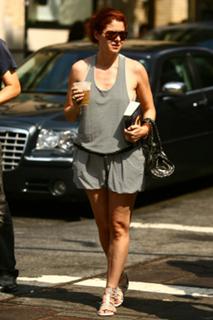 Debra Messing feet photo thumbnail