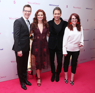 Debra Messing feet photo thumbnail