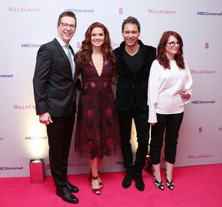 Debra Messing feet photo thumbnail