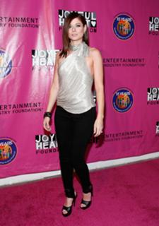 Debra Messing feet photo thumbnail