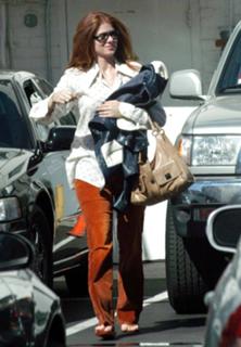 Debra Messing feet photo thumbnail