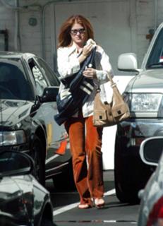 Debra Messing feet photo thumbnail