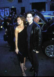 Debra Messing feet photo thumbnail