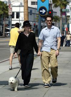 Debra Messing feet photo thumbnail