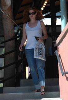 Debra Messing feet photo thumbnail