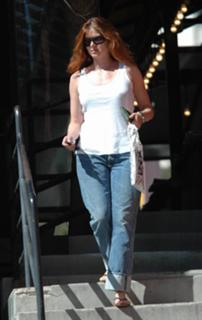 Debra Messing feet photo thumbnail