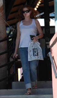 Debra Messing feet photo thumbnail