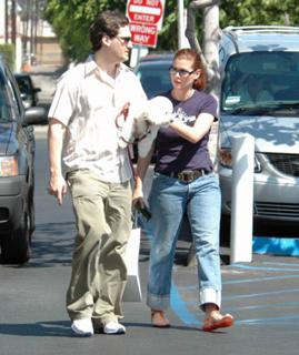 Debra Messing feet photo thumbnail