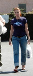 Debra Messing feet photo thumbnail
