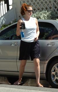 Debra Messing feet photo thumbnail