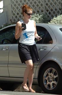Debra Messing feet photo thumbnail
